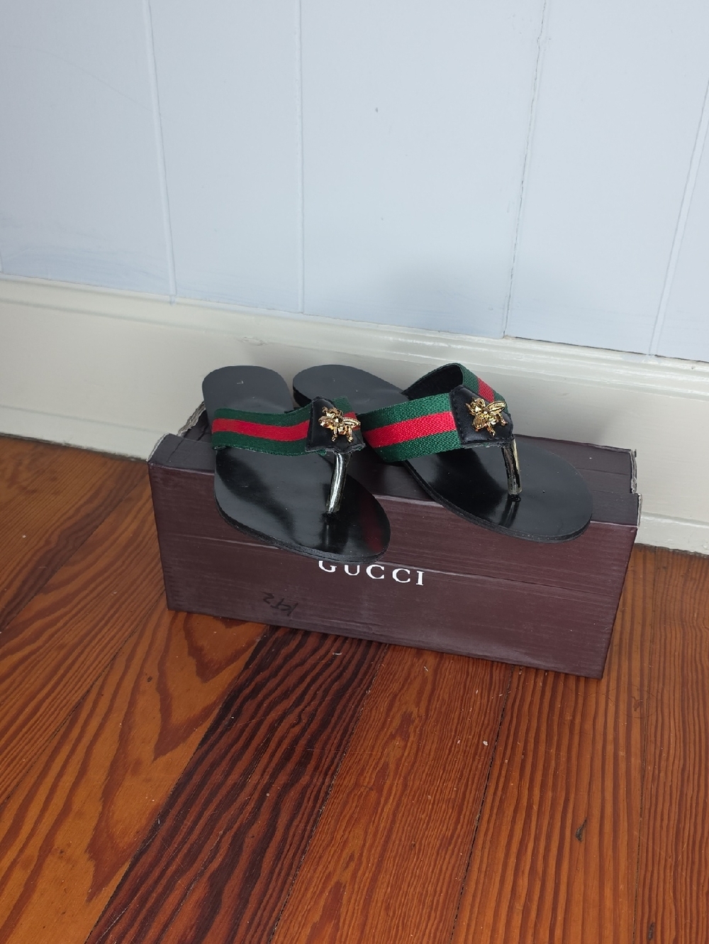 Gucci Black Leather Thong Sandal with Green and Red Stripe and Gold Bee